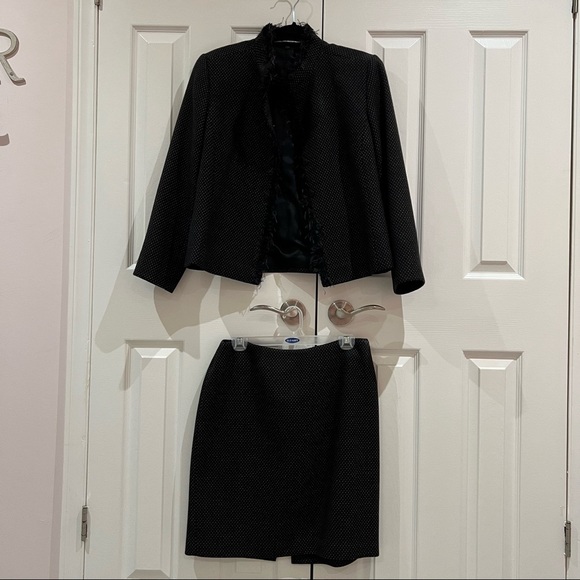 Ellen Tracy Dresses & Skirts - Skirt and Jacket set